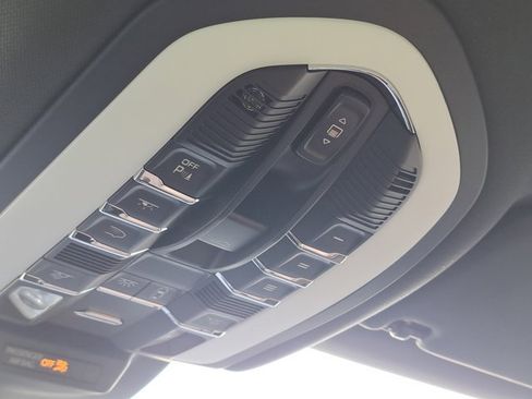 Used 2026 Porsche Macan AWD/4WD image 36