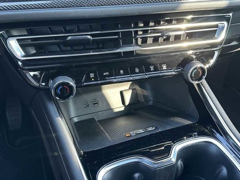 New 2026 Chevrolet Traverse High Country image 21