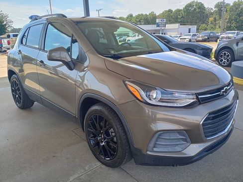 Used 2022 Chevrolet Trax LT w/ Sport Edition FWD image 7