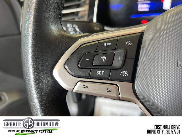 Used 2025 Volkswagen Jetta SE FWD image 32