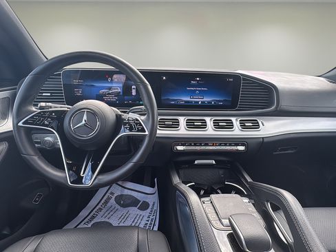 Used 2025 Mercedes-Benz GLS 450 4MATIC image 10