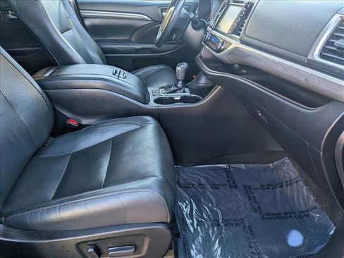 Used 2019 Toyota Highlander Limited image 22