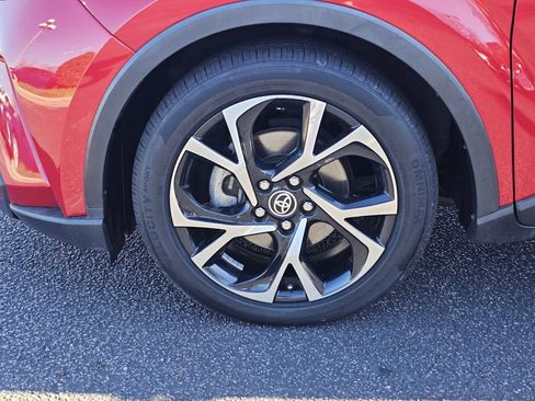 Used 2021 Toyota C-HR XLE image 4