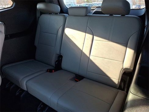 Used 2024 GMC Acadia Elevation image 11