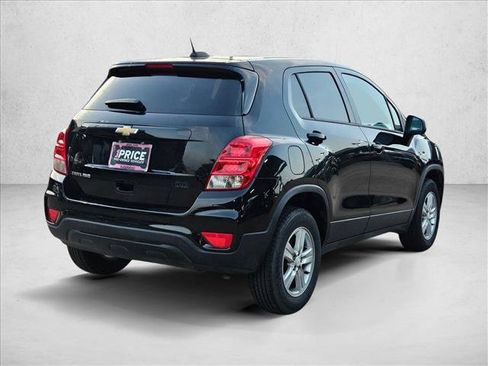 Used 2022 Chevrolet Trax LS w/ Tint and Cruise Package AWD/4WD image 5