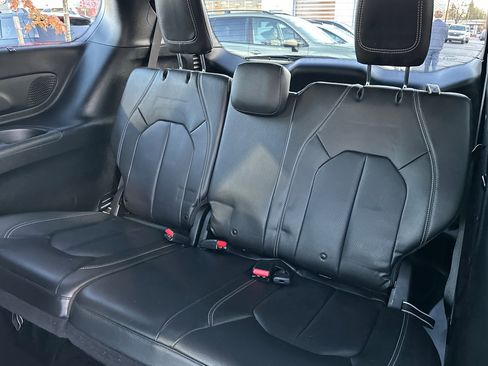 Used 2020 Chrysler Pacifica Touring-L Plus image 15