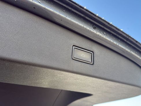 Used 2021 Volkswagen Tiguan SEL w/ 3rd Row Seat Package image 8