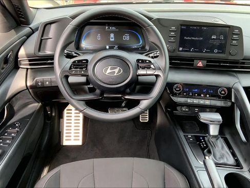 Used 2025 Hyundai Elantra Sport image 6