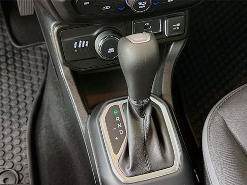 Used 2019 Jeep Renegade Altitude w/ Quick Order Package 2XM AWD/4WD image 15