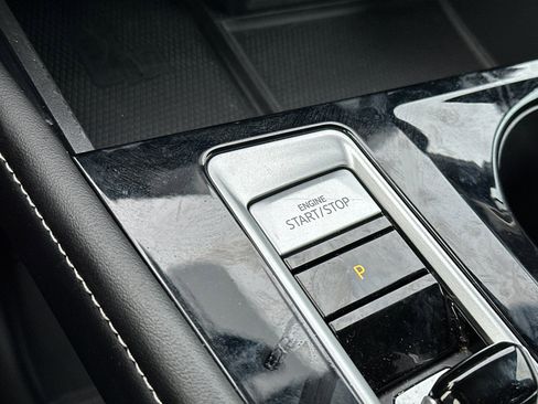 Used 2024 Volkswagen Atlas Cross Sport SE image 22