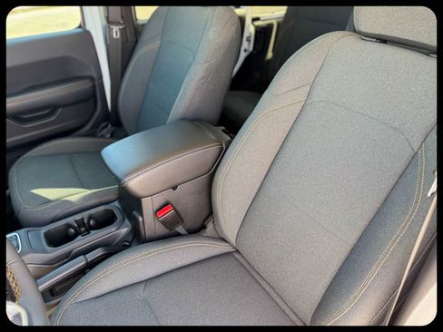 Used 2025 Jeep Wrangler Unlimited Sahara AWD/4WD image 14