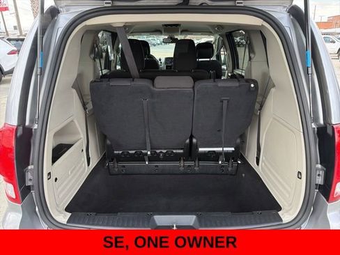Used 2018 Dodge Grand Caravan SE w/ UConnect Hands-Free Group image 11