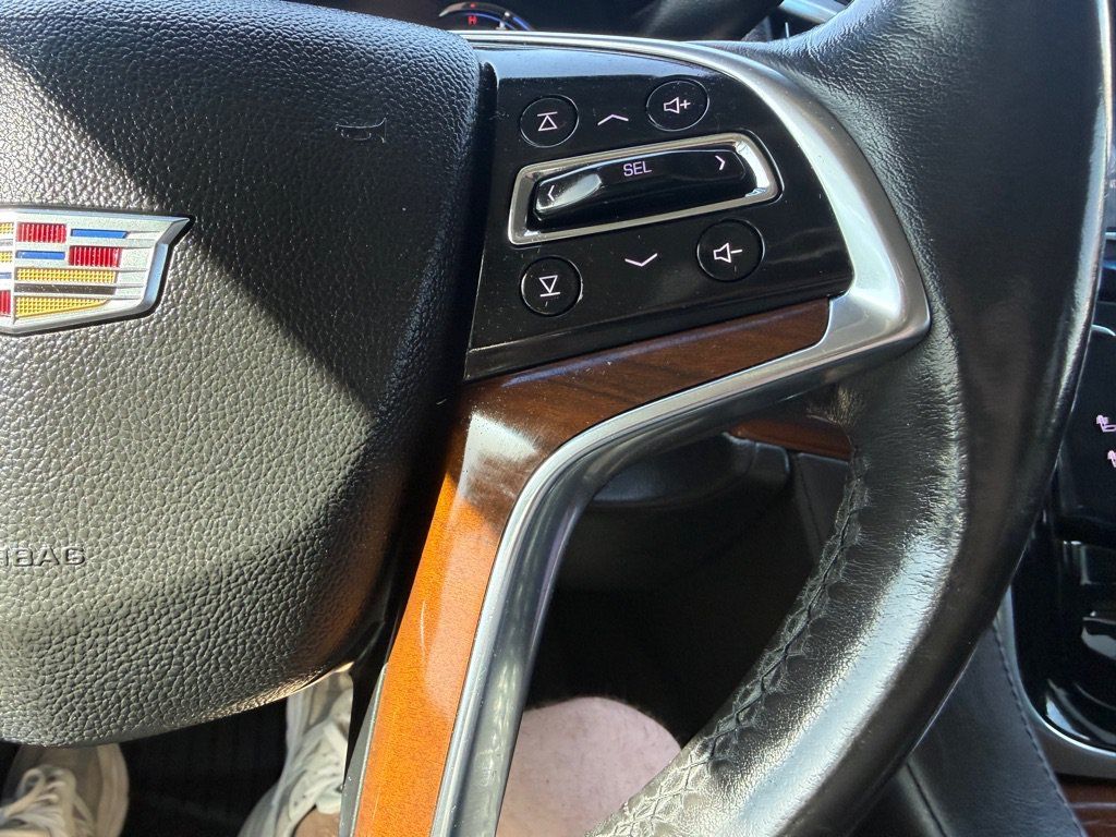 Used 2020 Cadillac Escalade Premium Luxury RWD image 35