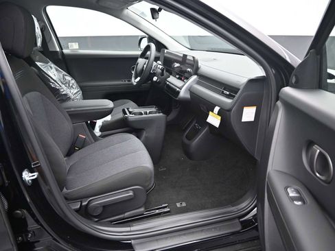 New 2025 Hyundai Ioniq 5 SE image 11