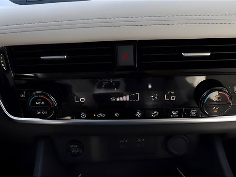 Used 2024 Nissan Rogue SL image 13