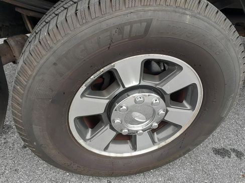 Used 2011 Ford F350 Lariat w/ Lariat Interior Pkg image 18