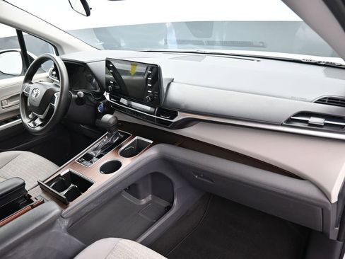 Used 2021 Toyota Sienna LE image 50