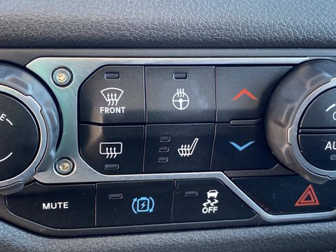 Used 2024 Jeep Wrangler Unlimited w/ Convenience Group AWD/4WD image 30