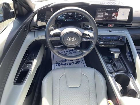 Certified 2025 Hyundai Elantra Limited image 12