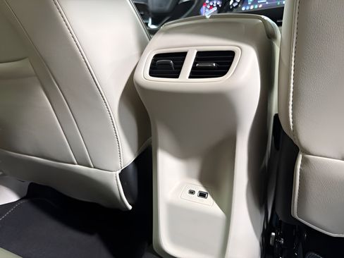 Used 2022 Buick Envision Essence w/ Technology Package I FWD image 30