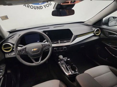 Used 2024 Chevrolet Trax LT image 17