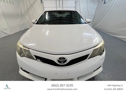 Used 2012 Toyota Camry SE FWD image 2