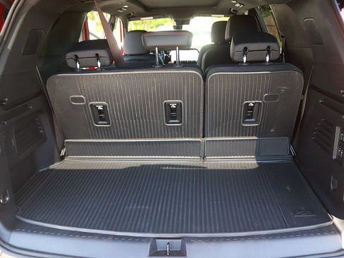 Used 2024 Chevrolet Traverse RS FWD image 16