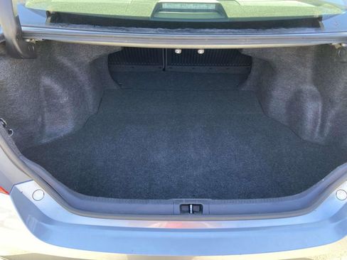 Used 2017 Toyota Camry LE image 10