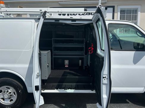 Used 2015 Chevrolet Express 2500 RWD image 22