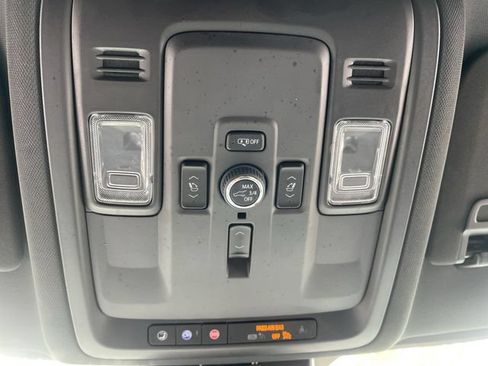 Used 2025 Chevrolet Tahoe Premier AWD/4WD image 18