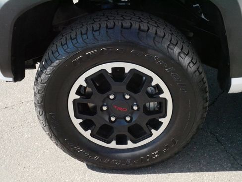 Used 2025 Toyota Tacoma TRD Off-Road AWD/4WD image 15