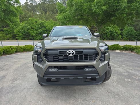 Used 2025 Toyota Tacoma TRD Sport AWD/4WD image 11