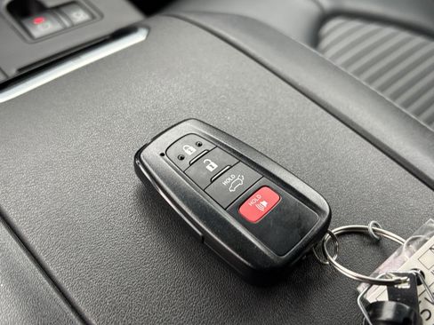 Used 2021 Toyota Highlander XSE image 28