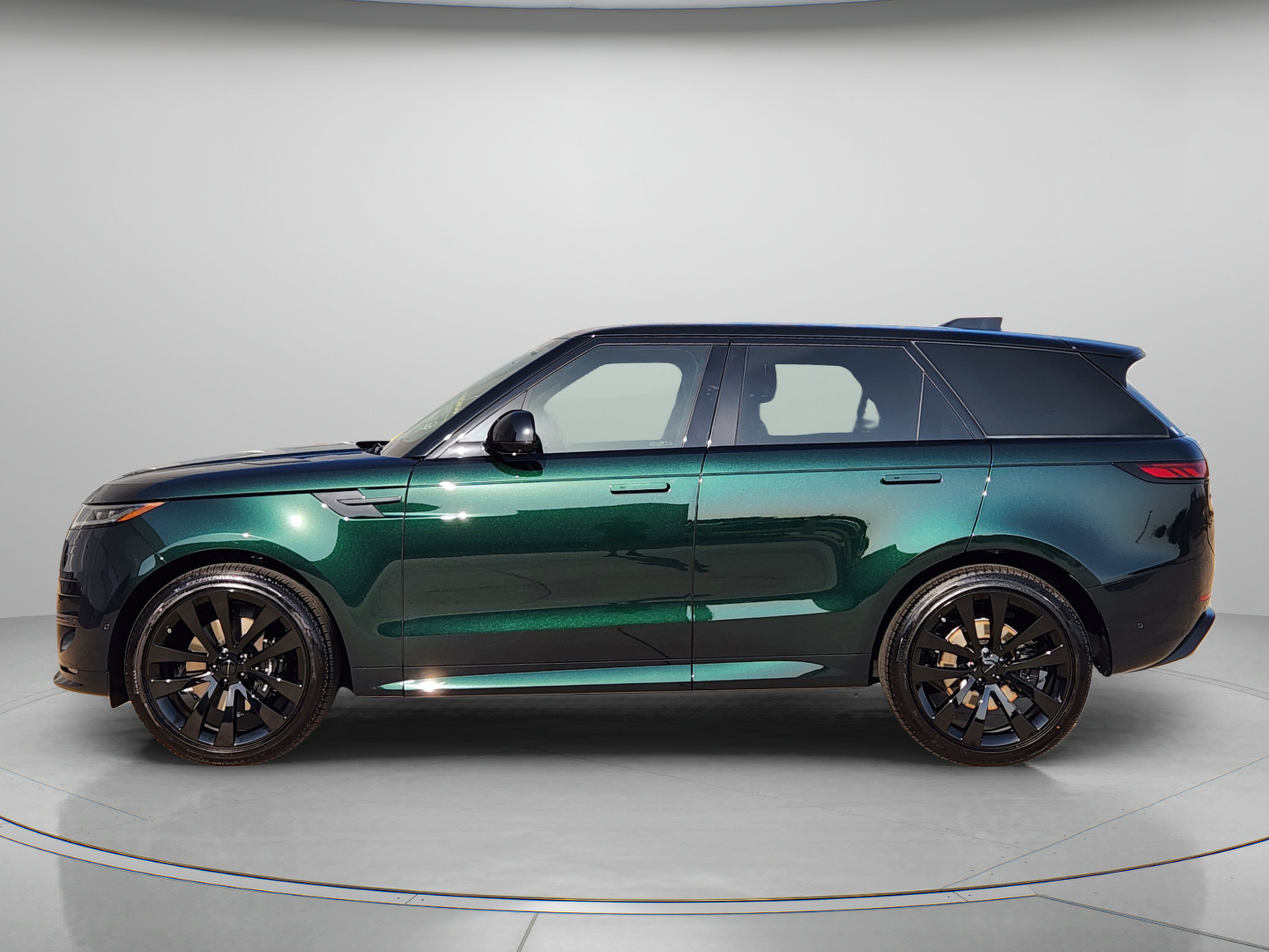 New 2026 Land Rover Range Rover Sport Dynamic SE AWD/4WD image 2