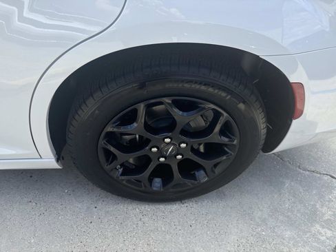 Certified 2023 Chrysler 300 Touring L w/ Popular Equipment Group image 4