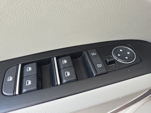 Certified 2025 Kia Soul LX w/ LX Technology Package FWD image 26