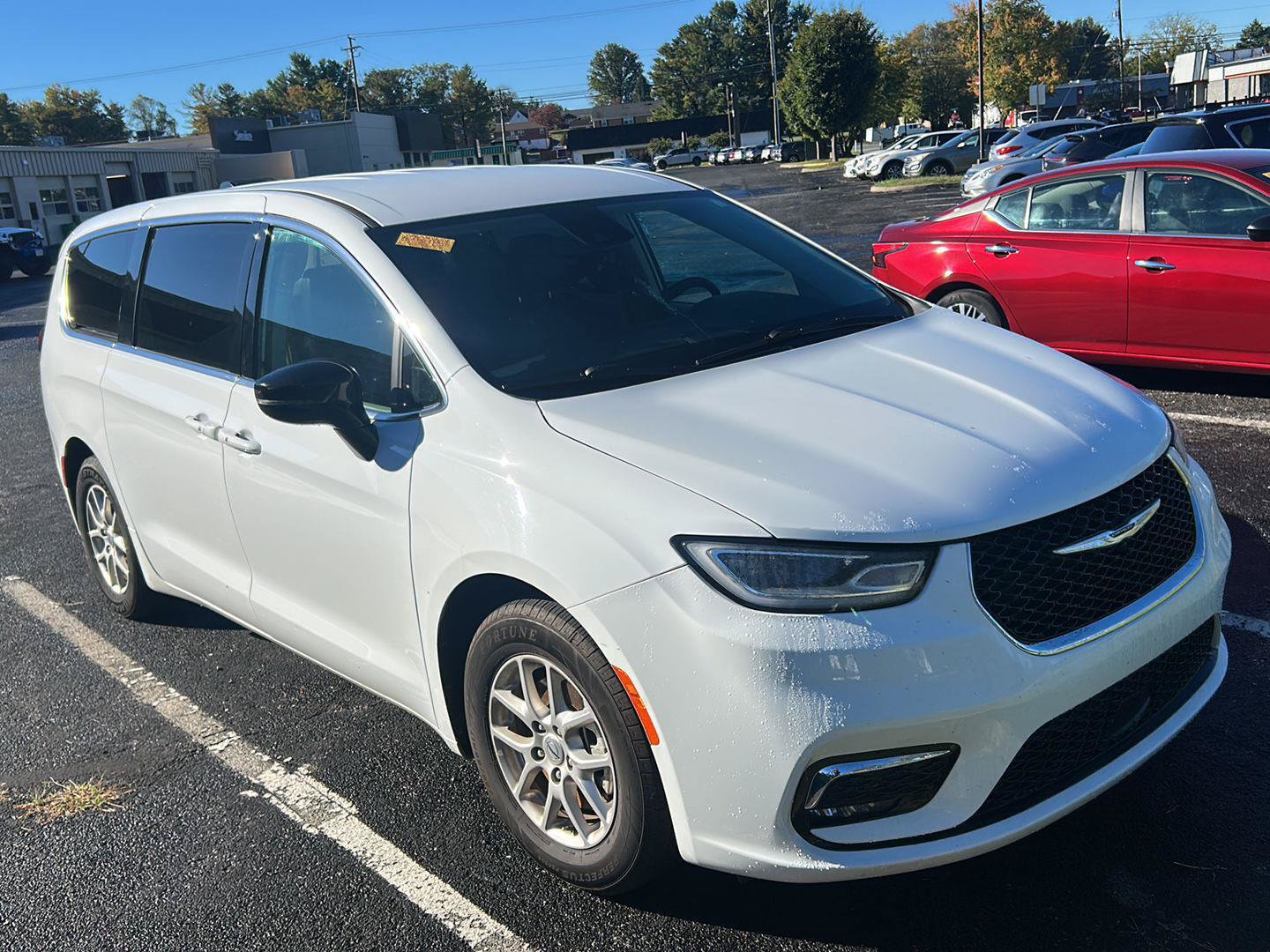 Used 2024 Chrysler Pacifica Touring-L FWD image 8