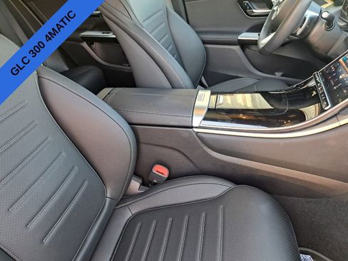 Used 2024 Mercedes-Benz GLC 300 4MATIC image 21
