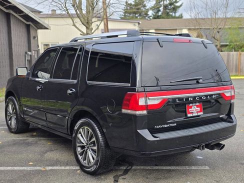 Used 2016 Lincoln Navigator Select image 4