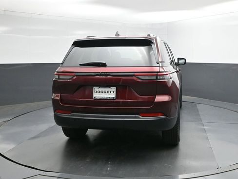 New 2026 Jeep Grand Cherokee Altitude image 5