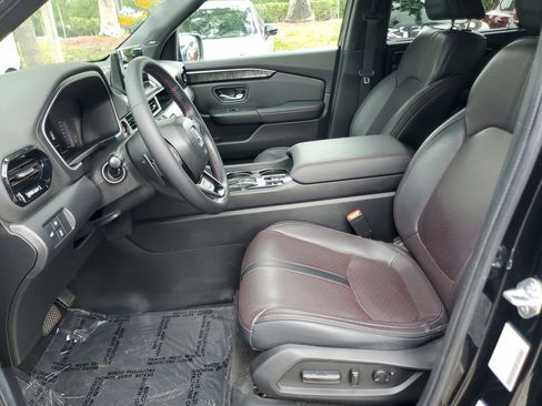 Used 2025 Honda Pilot Black Edition image 17