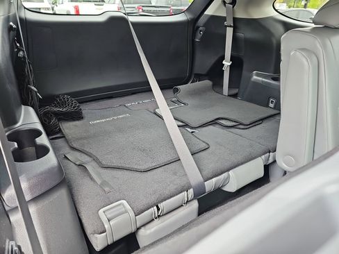 Used 2023 Toyota Highlander XLE image 12