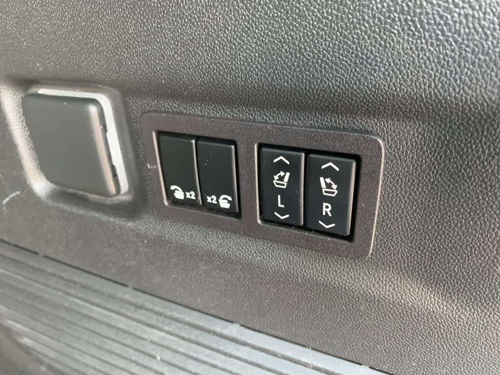 Used 2023 GMC Yukon XL AT4 w/ AT4 Premium Plus Package AWD/4WD image 24