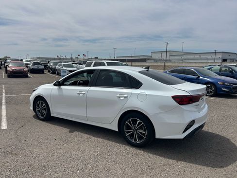 Used 2022 Kia Forte LXS FWD image 3