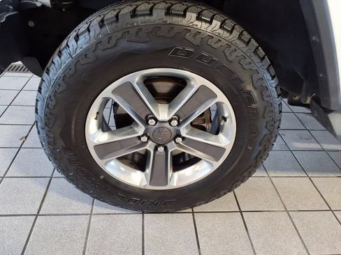 Used 2019 Jeep Wrangler Unlimited Sahara AWD/4WD image 5
