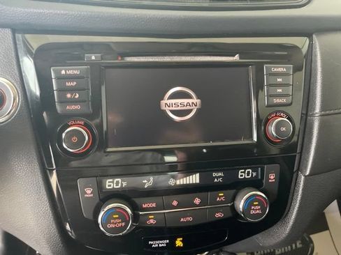 Used 2018 Nissan Rogue SV w/ Premium Package AWD/4WD image 27
