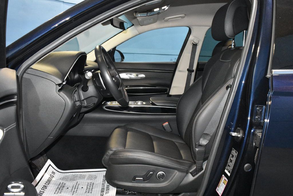 Used 2025 Genesis GV70 2.5T AWD/4WD image 6