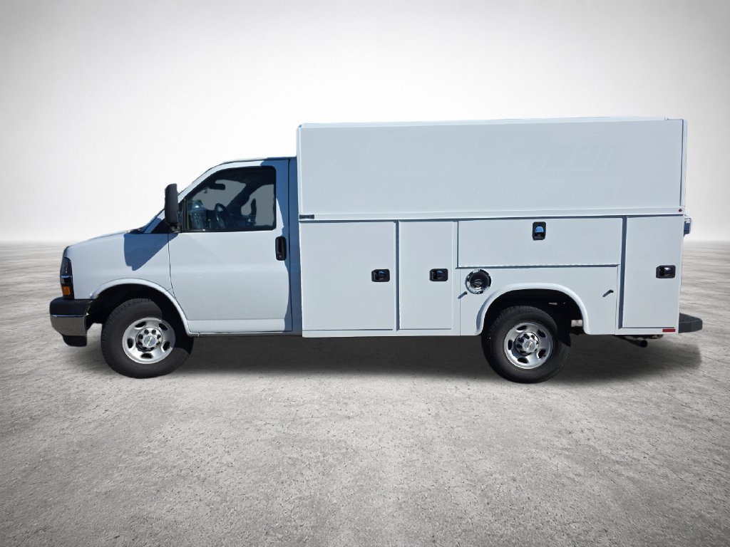 Used 2022 Chevrolet Express 3500 w/ Power Convenience Package RWD image 5