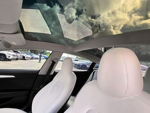 Used 2022 Tesla Model 3 Standard Range RWD image 15