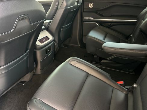 New 2026 Lincoln Navigator Reserve AWD/4WD image 11
